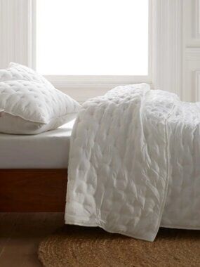 Quince Bamboo Dream Quilt - White Queen NWOT